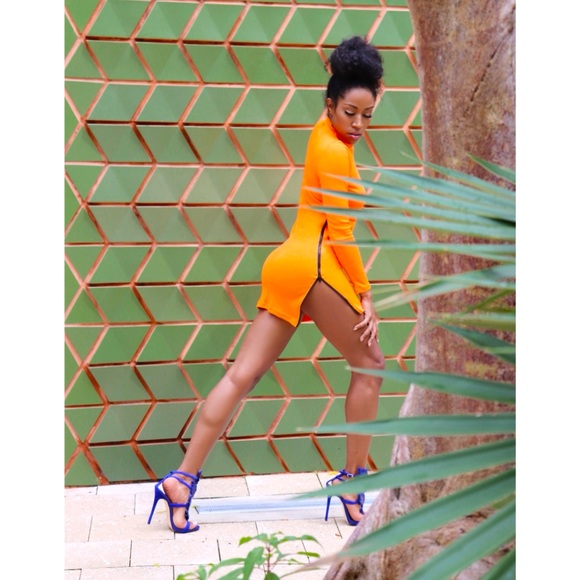 ❤️ SEXY BODY CON DRESS 👗 - Picture 2 of 3